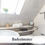 アパート Blumenvilla 5 Mit Kueche, Balkon, Sauna Und Garten シュネーヴァーディンゲン